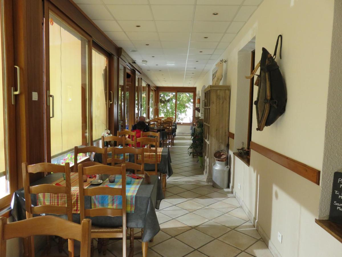 Hotel Restaurant Le Traineau Clelles Exterior foto